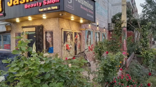 User Profile 10 Jasmine Beauty Salon, Beauty salon in Karachi, Pakistan.