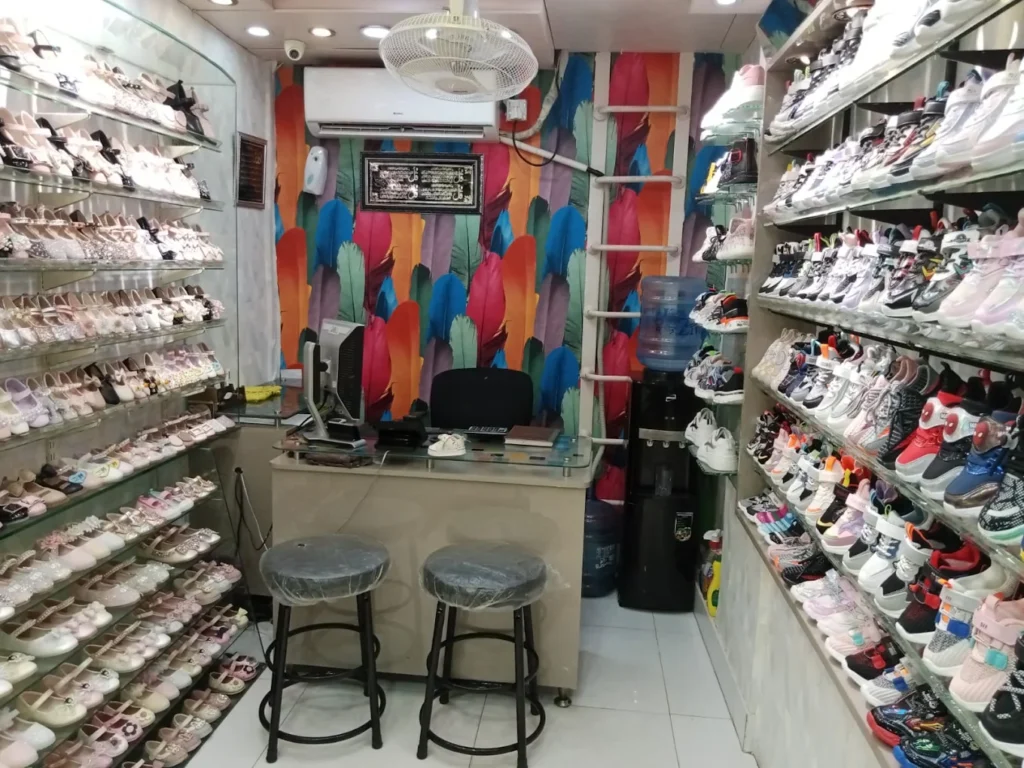 Smart Footwear - Wholesale, Footwear wholesaler in Karachi, Pakistan.
