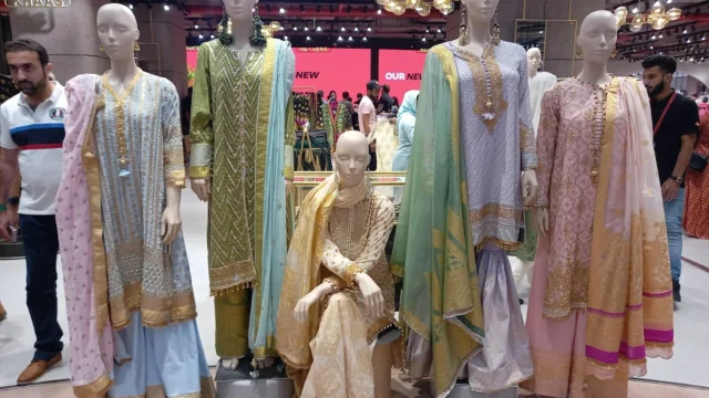 Sara Clothes - Women's clothing store in Karachi, Pakistan.